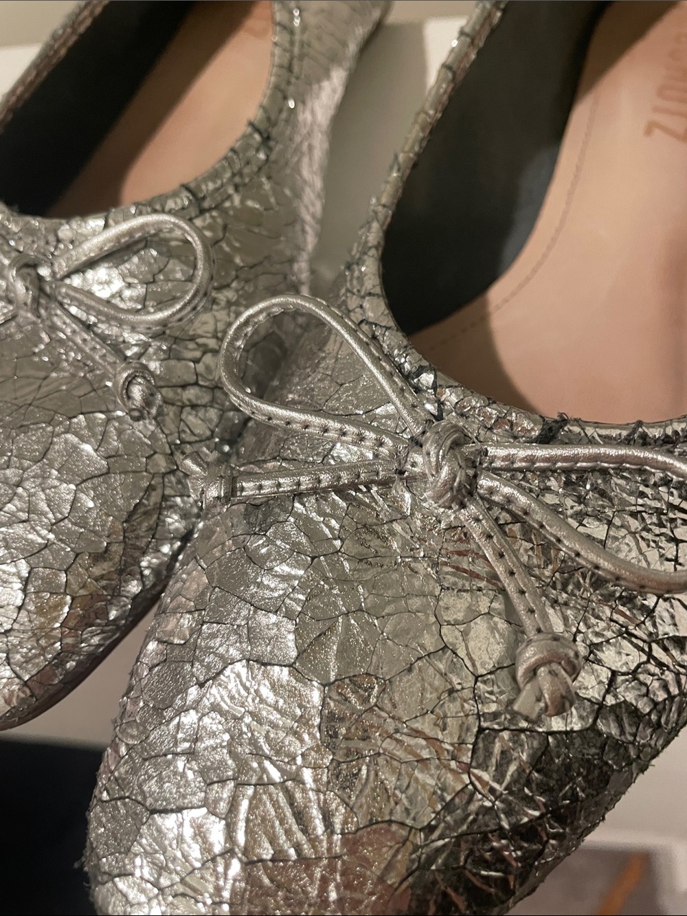 Schutz crackle silver metallic leather ballet flats Anthropologie size 7 fit 8 - Picture 3 of 6